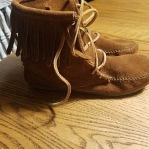 Minnetonka  Girls boot